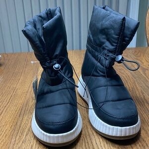 Falls Creek Women's Black Winter Boots